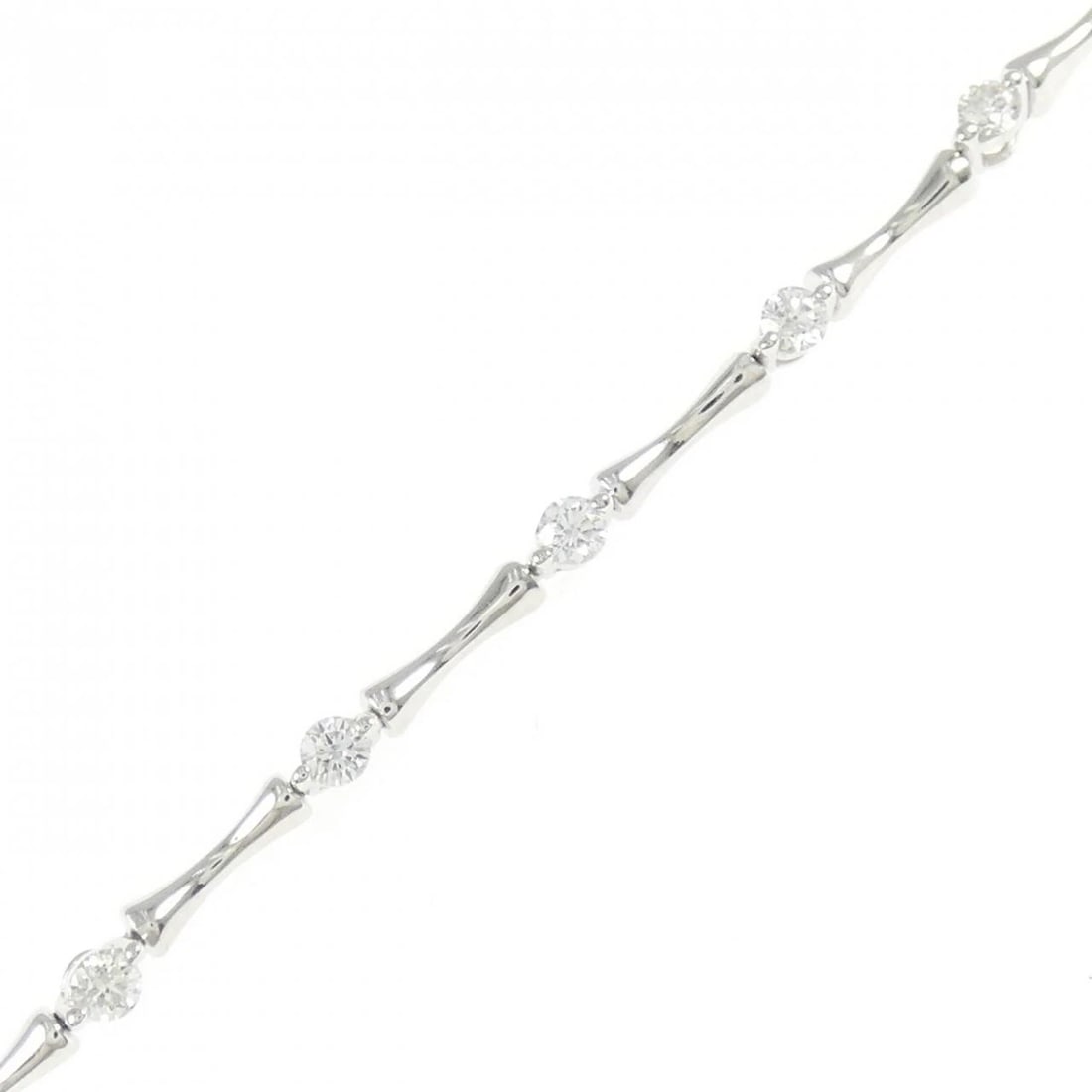 K18WG DIAMOND BRACELET: K18WG Diamond Bracelet Brand: Unbranded Type/Style: Diamond Braclet Material: 18k White Gold, Main Stone/Creation Natural Color: White Gold Size: Actual Size Diameteraround: 2.1mm Size 17.5cm