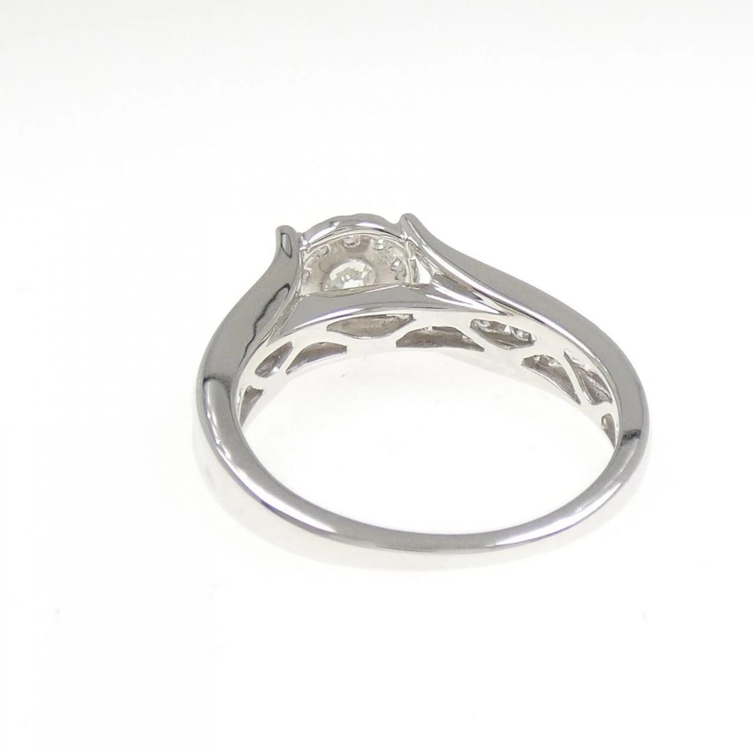 18KWG DIAMOND RING - 3