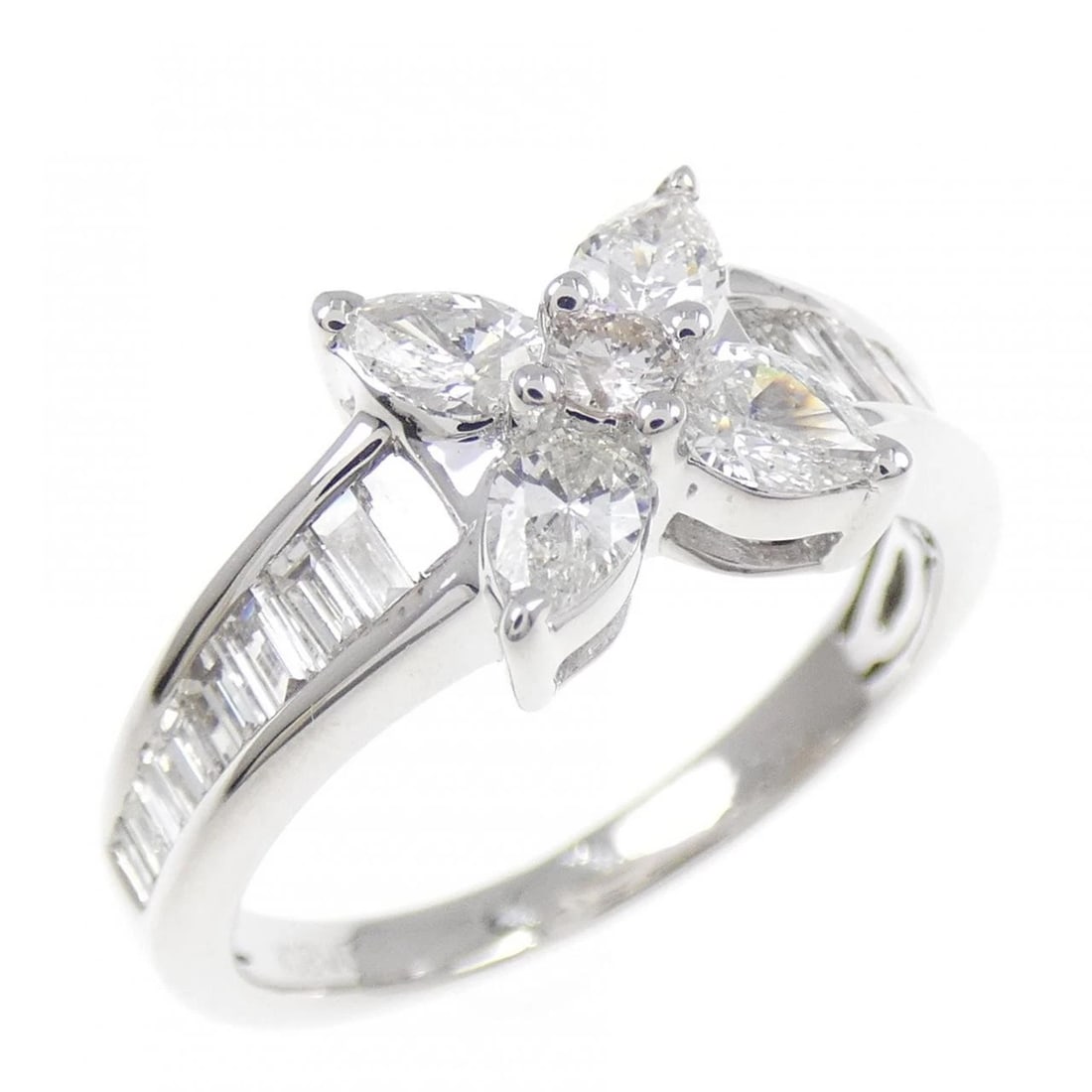 K18WG DIAMOND RING: K18WG Diamond Ring Brand: Unbranded Type/Style: Diamond Ring Material: 18k White Gold, Main Stone/Creation Natural Color: White Gold Size: US 5 3/4 Accessories: None Accessories Notice: When