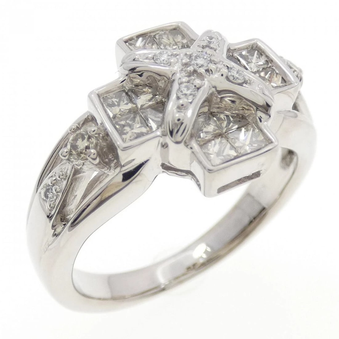 K18WG DIAMOND RING: K18WG Diamond Ring Brand: Unbranded Type/Style: Diamond Ring Material: 18k White Gold, Main Stone/Creation Natural Color: White Gold Size: US 6 1/2 Accessories: None Accessories Notice: When