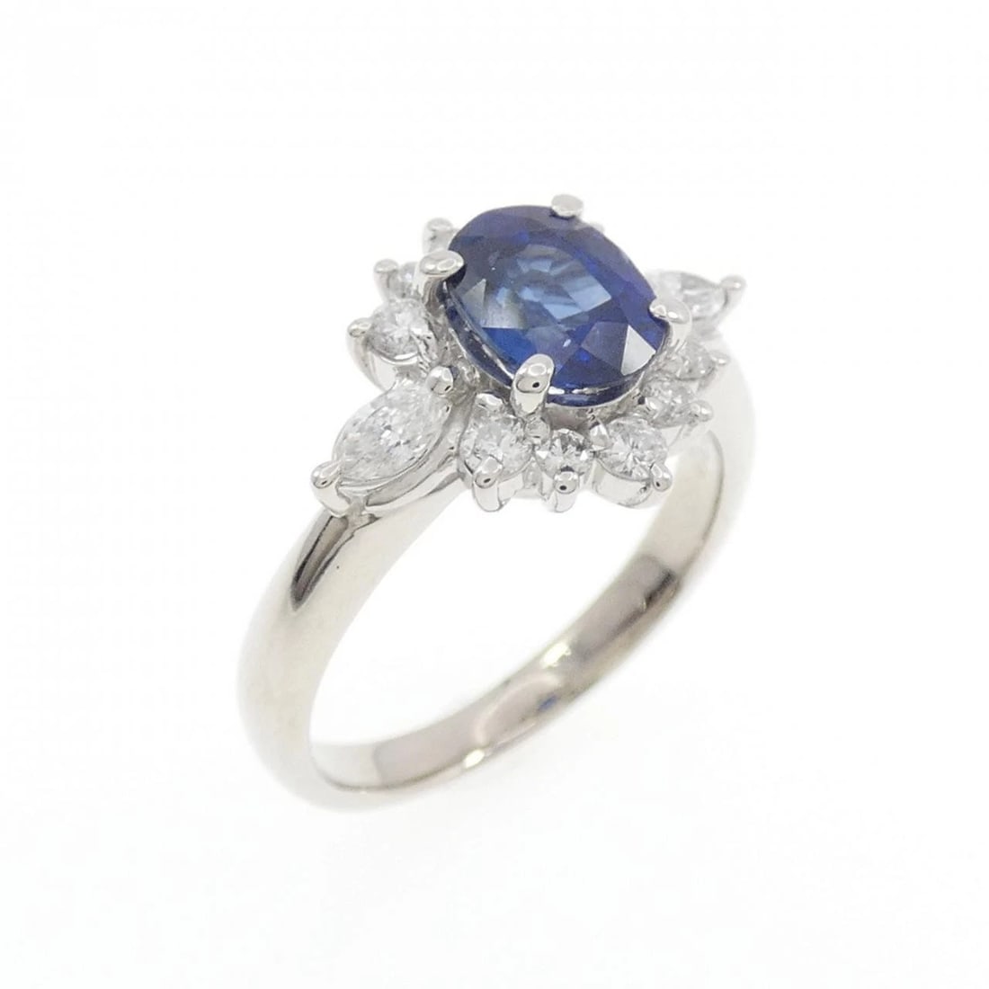 PT900 SAPPHIRE RING: PT900 Sapphire Ring Brand: Unbranded Type/Style: Sapphire Ring Material: Platinum900, Main Stone/Creation Sapphire Secondary Stone Diamond Color: White Gold Size: US 4 1/4 Accessories: None