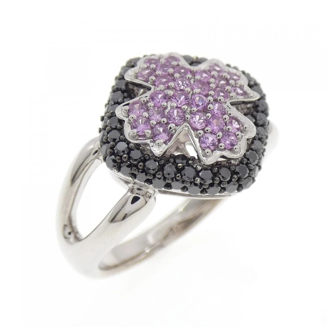 K18WG/K18BG SAPPHIRE RING: K18WG/K18BG Sapphire Ring Brand: Unbranded Type/Style: Sapphire Ring Material: K18WG/K18BG, Main Stone/Creation Sapphire Secondary Stone Diamond Color: White Gold Black gold Size: US 7 3/4 Accesso