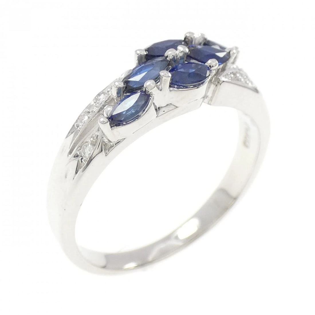 PT900 SAPPHIRE RING: PT900 Sapphire Ring Brand: Unbranded Type/Style: Sapphire Ring Material: Platinum900, Main Stone/Creation Sapphire Secondary Stone Diamond Color: Platinum Size: US 7 3/4 Accessories: None Accessories