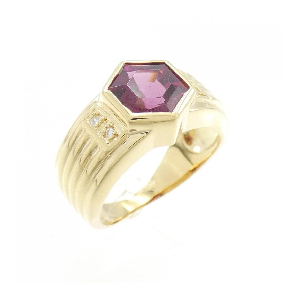 K18YG GARNET PINKY RING: K18YG Garnet Pinky Ring Brand: Unbranded Type/Style: Garnet ring Material: 18K Yellow Gold, Main Stone/Creation Garnet Secondary Stone Diamond Color: White Gold Size: US 3 Accessories: None