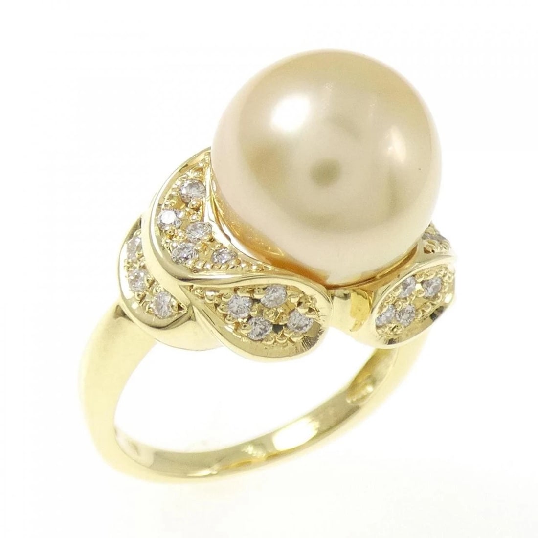 18K YELLOW GOLD WHITE BUTTERFLY PEARL RING: 18K Yellow Gold White Butterfly Pearl Ring Brand: Unbranded Type/Style: White Butterfly Pearl Ring Material: 18K Yellow Gold, Main Stone/Creation White Butterfly Pearl Secondary Stone Diamond Color: Y