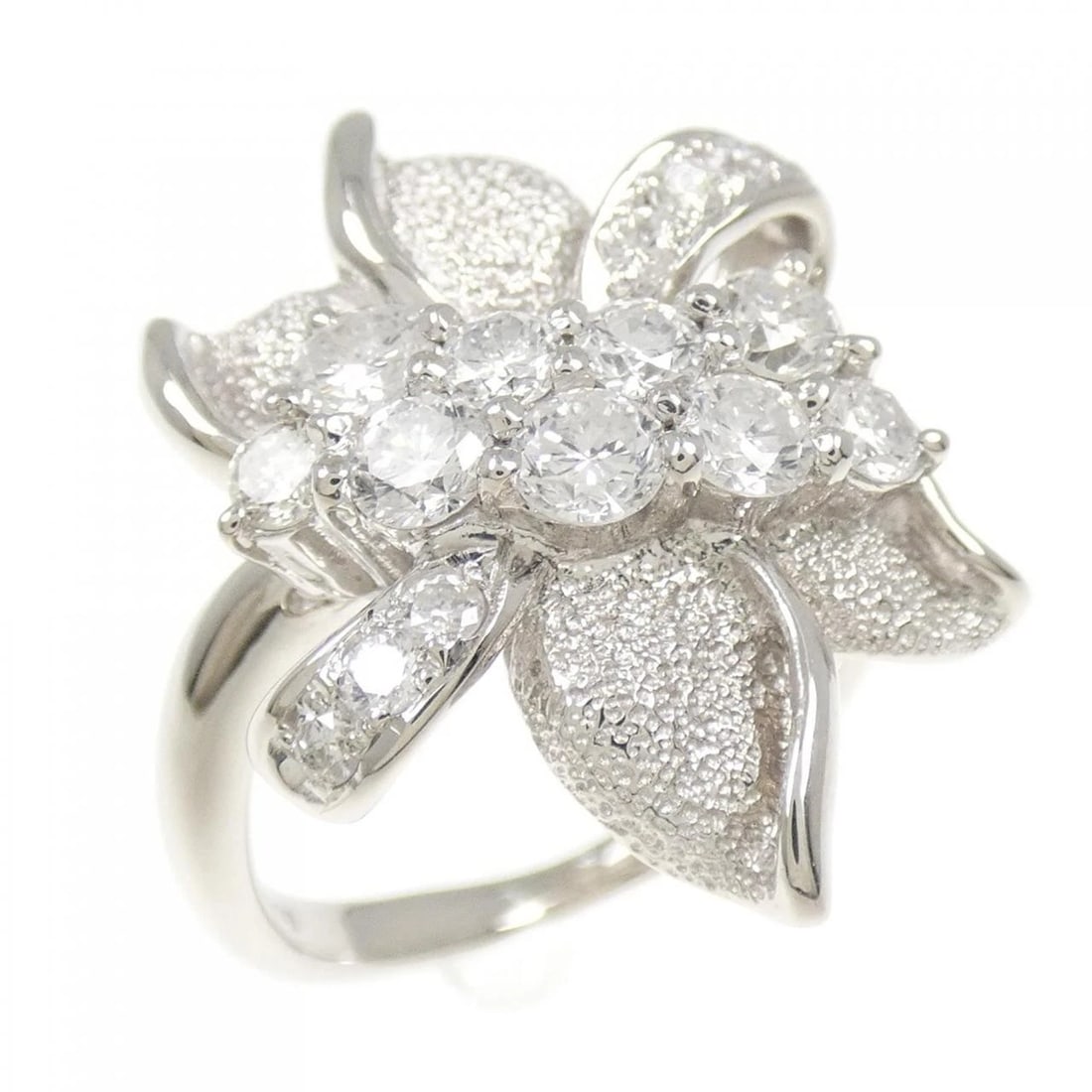 PT900 FLOWER DIAMOND RING: PT900 Flower Diamond Ring Brand: Unbranded Type/Style: Diamond Ring Material: Platinum900, Main Stone/Creation Natural Color: Platinum Size: US 5 3/4 Accessories: None Accessories Notice: