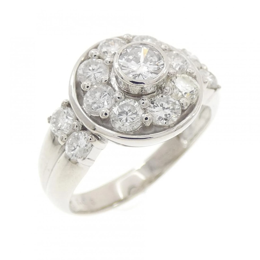 PT900 DIAMOND RING: PT900 Diamond Ring Brand: Unbranded Type/Style: Diamond Ring Material: Platinum900, Main Stone/Creation Natural Color: Platinum Size: US 6 1/2 Accessories: None Accessories Notice: When purchasing