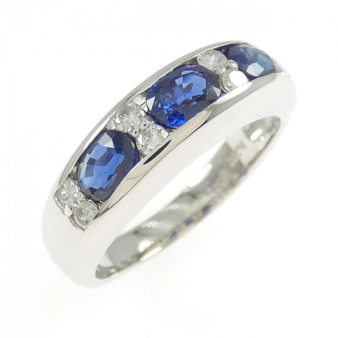 PT900 SAPPHIRE RING: PT900 Sapphire Ring Brand: Unbranded Type/Style: Sapphire Ring Material: Platinum900, Main Stone/Creation Sapphire Secondary Stone Diamond Color: Platinum Size: US 9.5 Accessories: None Accessories