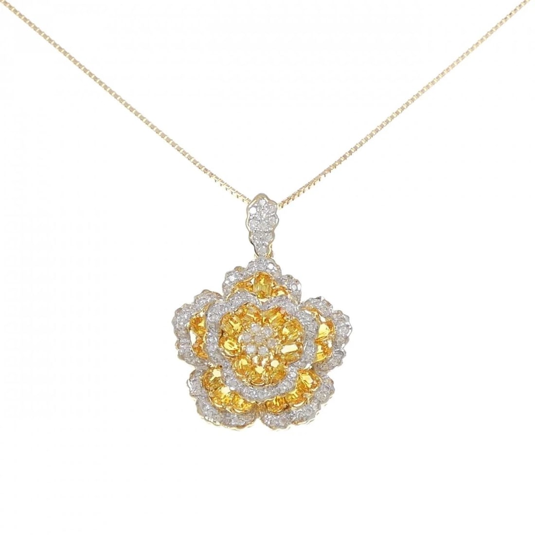 K18YG/K18WG FLOWER SAPPHIRE NECKLACE: K18YG/K18WG Flower Sapphire Necklace Brand: Unbranded Type/Style: Sapphire Necklace Material: 18K Yellow Gold18k White Gold, Main Stone/Creation Sapphire Secondary Stone Diamond Color: Yellow Gold