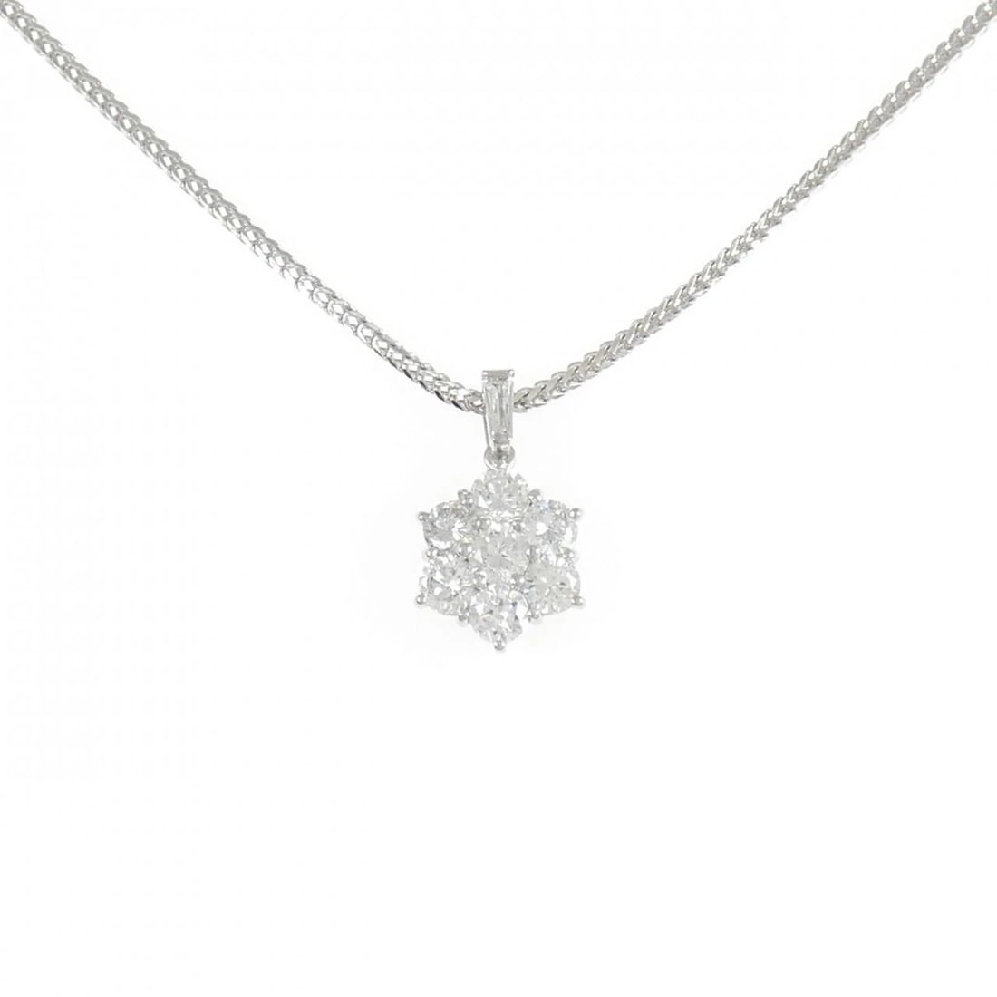 PT900/PT850 FLOWER DIAMOND NECKLACE: PT900/PT850 Flower Diamond Necklace Brand: Unbranded Type/Style: Diamond Necklace Material: PT900/PT850, Main Stone/Creation Natural Color: Platinum Size: Actual Size Pendant length approx. x width