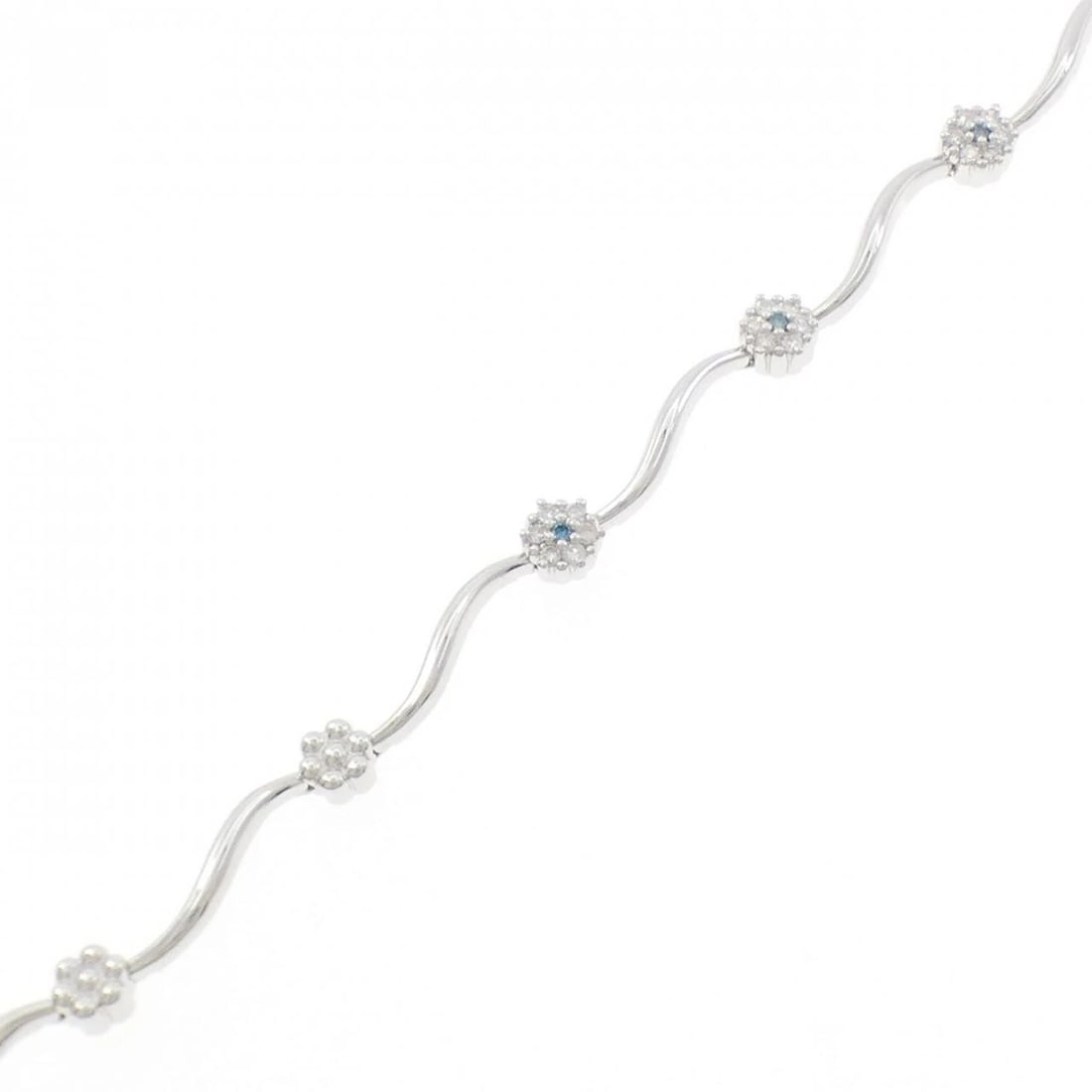 K14WG DIAMOND BRACELET: K14WG Diamond Bracelet Brand: Unbranded Type/Style: Diamond Braclet Material: K14WG, Main Stone/Creation Natural Color: White Gold Size: Actual Size Max width approx: 4.6mm Size 17cm Accessories: