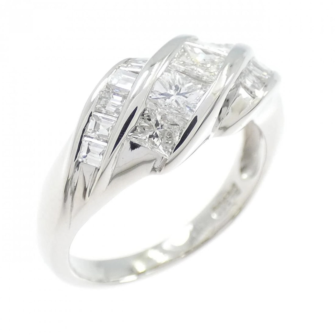 PT900 DIAMOND RING: PT900 Diamond Ring Brand: Unbranded Type/Style: Diamond Ring Material: Platinum900, Main Stone/Creation Natural Color: Platinum Size: US 5 1/4 Accessories: None Accessories Notice: When purchasing