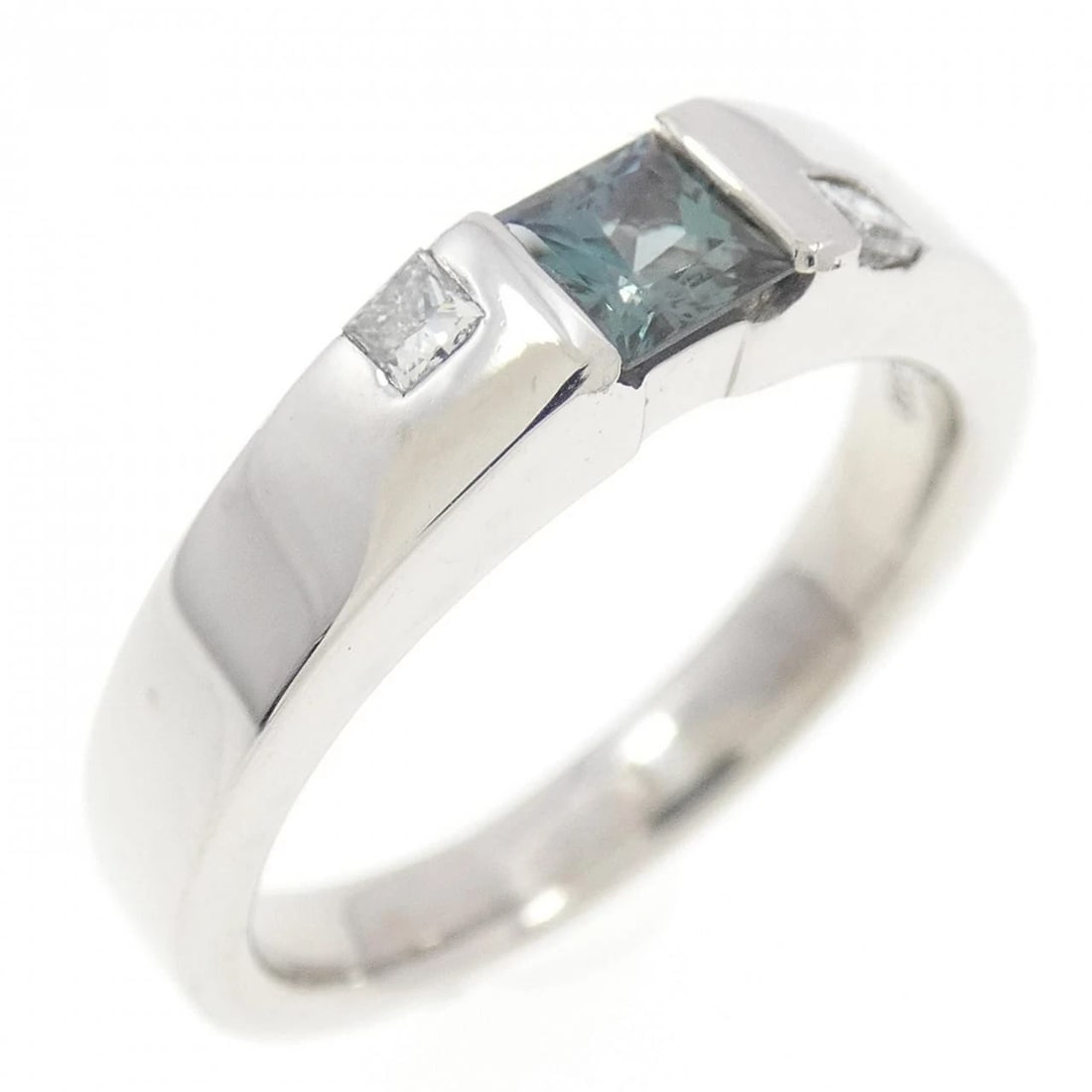 PT900 ALEXANDRITE RING: PT900 Alexandrite Ring Brand: Unbranded Type/Style: Alexandrite Ring Material: Platinum900, Main Stone/Creation Alexandrite Secondary Stone Diamond Color: Platinum Size: US 5 Accessories: None