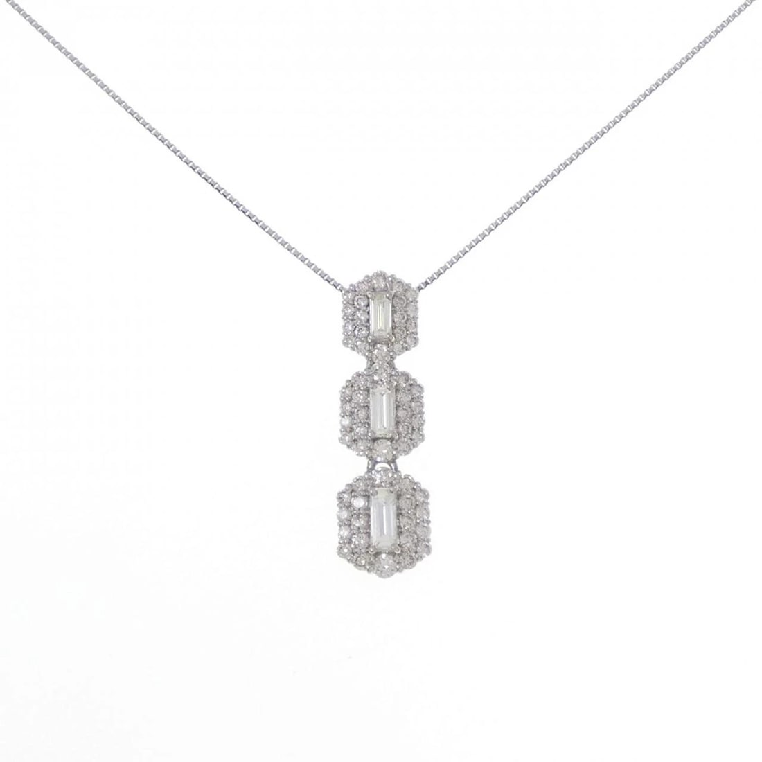 PT900/PT850 DIAMOND NECKLACE: PT900/PT850 Diamond Necklace Brand: Unbranded Type/Style: Diamond Necklace Material: PT900/PT850, Main Stone/Creation Natural Color: Platinum Size: Actual Size Pendant length approx. x width approx.: