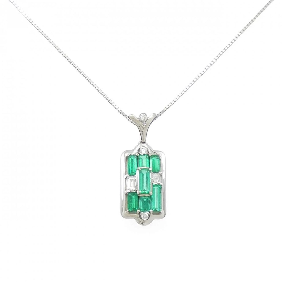 PT900/PT850 EMERALD NECKLACE: PT900/PT850 Emerald Necklace Brand: Unbranded Type/Style: Emerald Necklace Material: Platinum900, Main Stone/Creation Emerald Secondary Stone Diamond Color: Platinum Size: Actual Size Pendant length