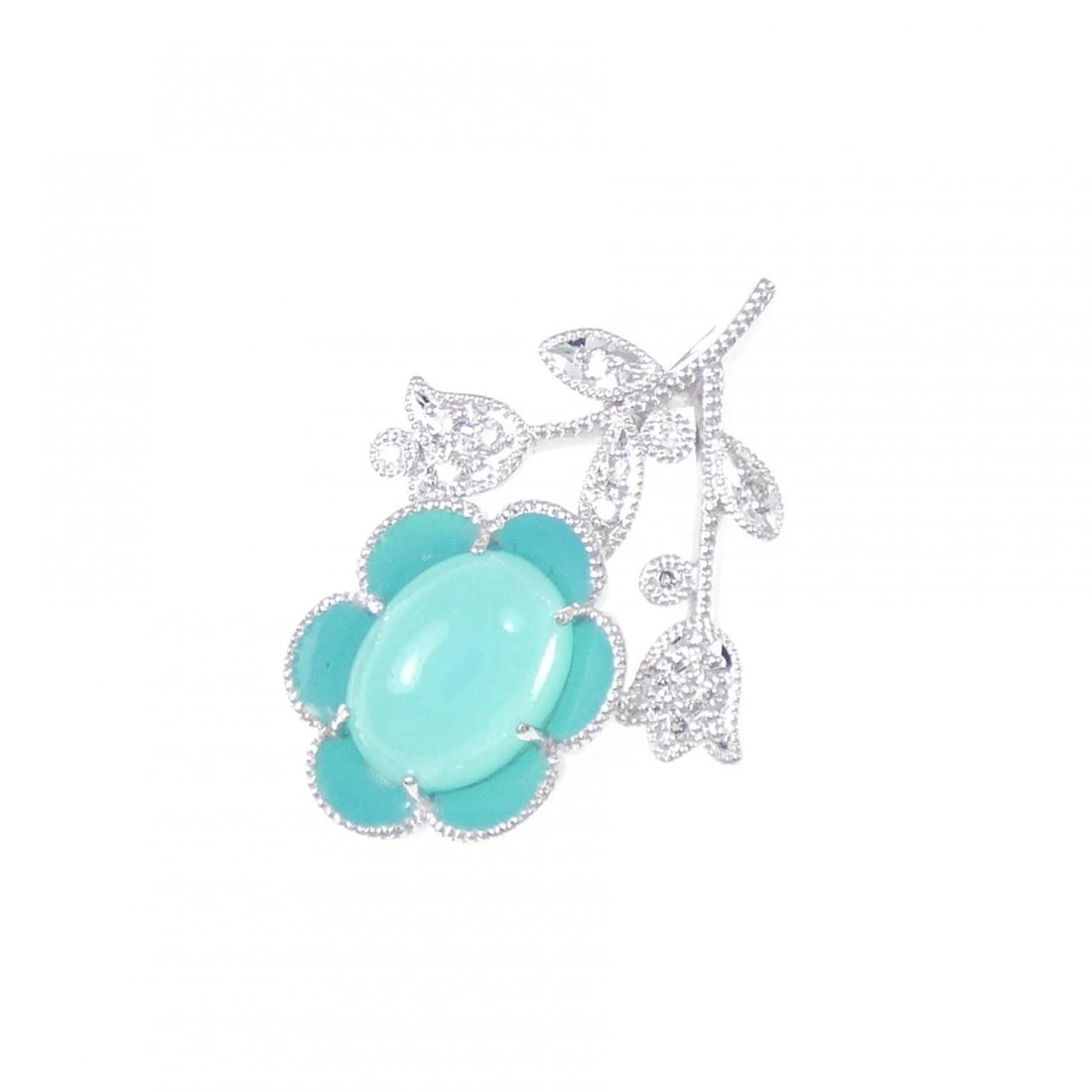 K18WG FLOWER CHALCEDONY PENDANT: K18WG Flower Chalcedony Pendant Brand: Unbranded Type/Style: Chalcedony Pendant/Brooch Material: 18k White Gold, Main Stone/Creation Chalcedony Secondary Stone Diamond Color: White Gold Size: Actual
