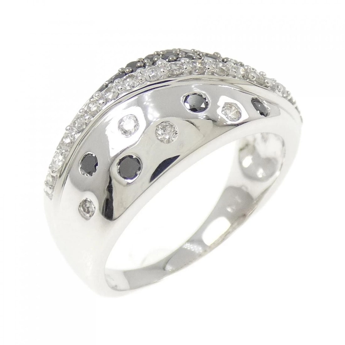 K18WG/K18BG DIAMOND RING: K18WG/K18BG Diamond Ring Brand: Unbranded Type/Style: Diamond Ring Material: K18WG/K18BG, Main Stone/Creation Natural Color: White Gold black gold Size: US 6 Accessories: None Accessories Notice: