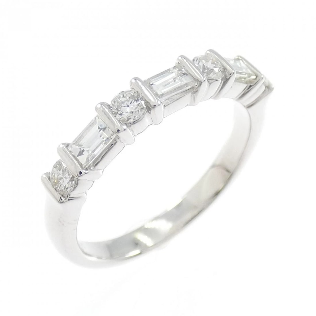 K18WG DIAMOND RING (1 of 3)