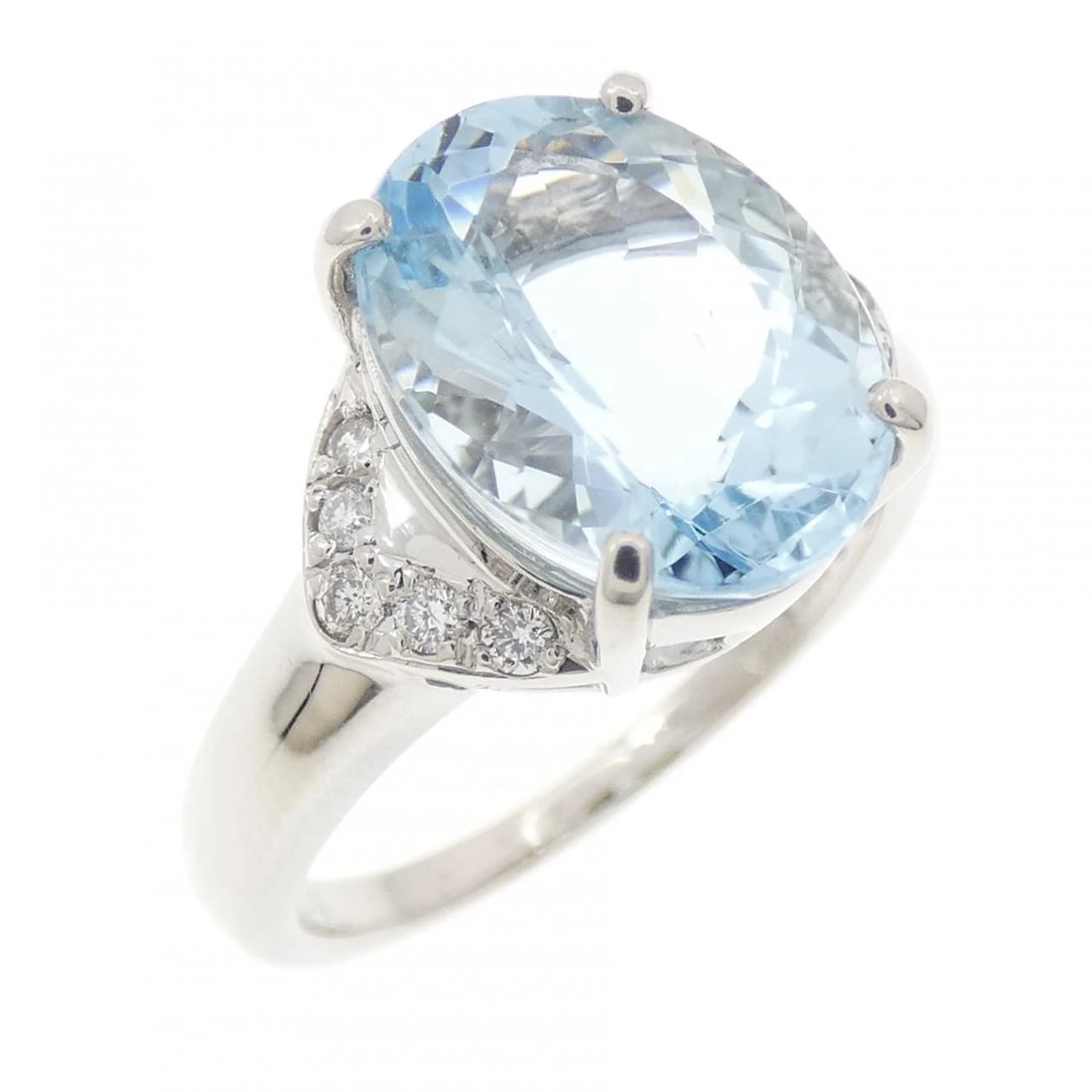 PT900 AQUAMARINE RING: PT900 Aquamarine Ring Brand: Unbranded Type/Style: Aquamarine Ring Material: Platinum900, Main Stone/Creation Aquamarine Secondary Stone Diamond Color: Platinum Size: US 5 3/4 Accessories: None