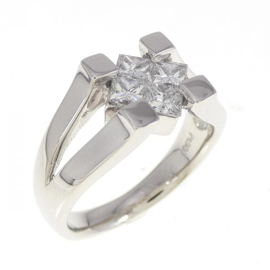 PT900 DIAMOND RING: PT900 Diamond Ring Brand: Unbranded Type/Style: Diamond Ring Material: Platinum900, Main Stone/Creation Natural Color: Platinum Size: US 6 1/4 Accessories: None Accessories Notice: When purchasing