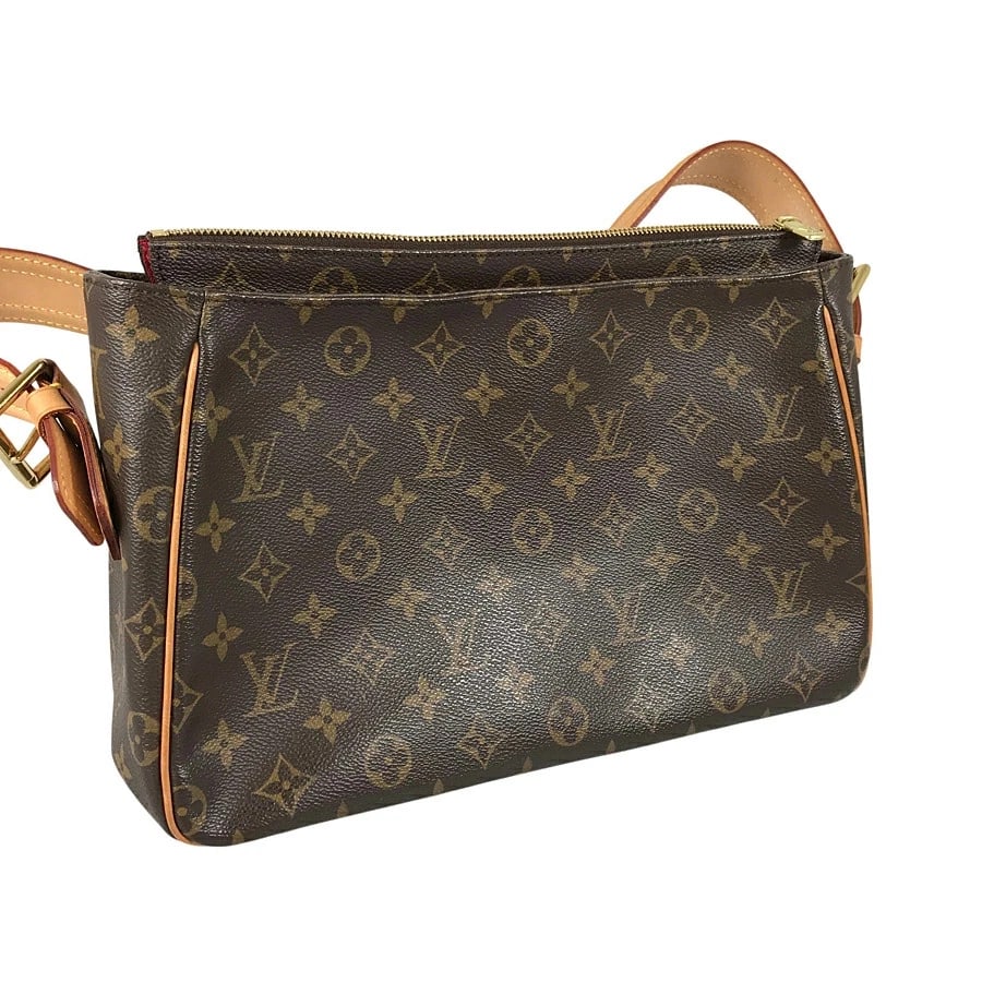 LOUIS VUITTON MONOGRAM VIVACITE GM PVC SHOULDER BAG: Louis Vuitton Monogram Vivacite GM PVC Shoulder Bag Brand: LOUIS VUITTON Type/Style: Shoulder Bag Material: PVC Color: Brown Size: (W x H x D): 32cm x 21cm x 10cm Accessories: None Accesso