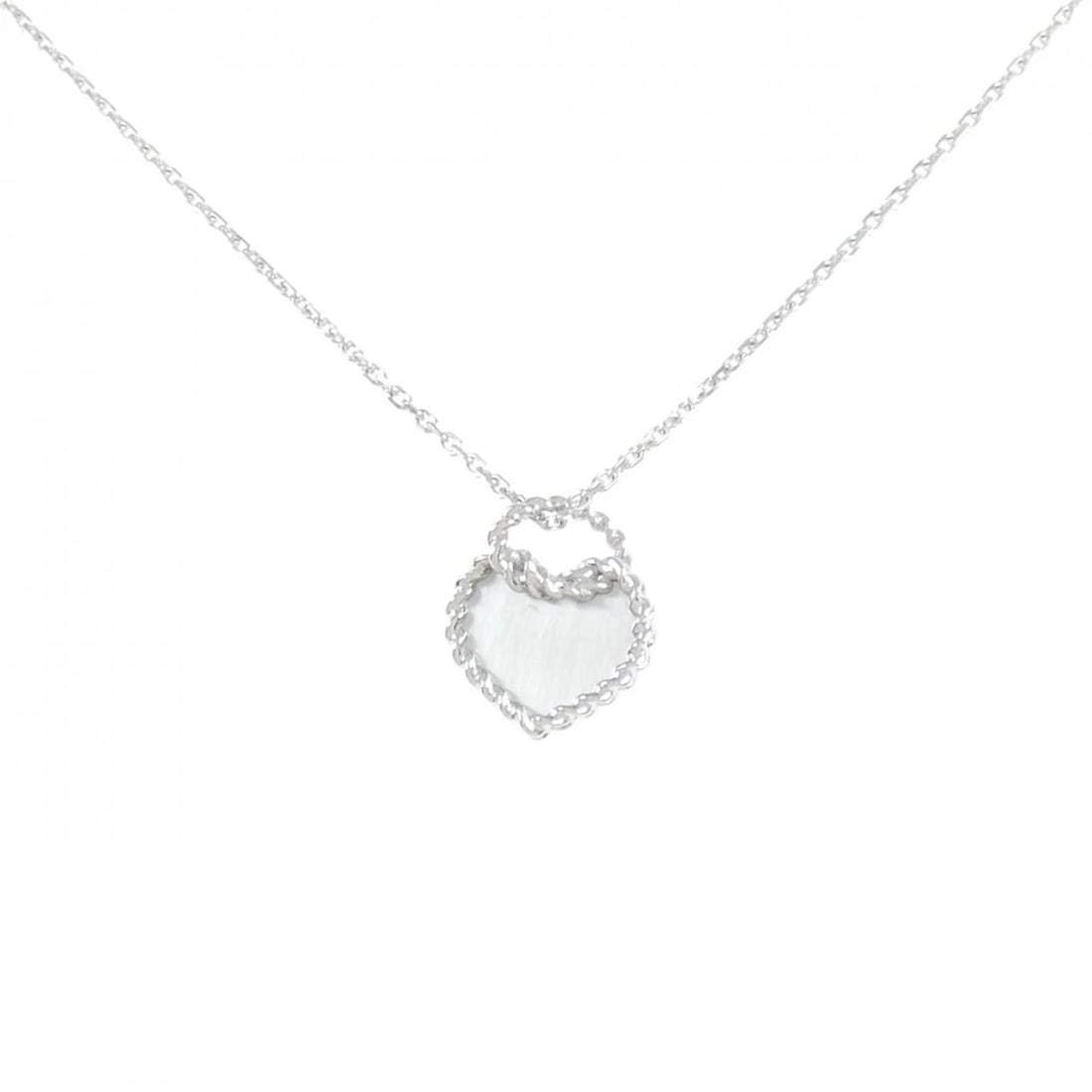CARTIER HEART MOTIF NECKLACE: Cartier Heart Motif Necklace Brand: CARTIER Type/Style: Necklace Material: 750 white gold, Color: White Gold Size: Actual Size Pendant length approx. x width approx.: 11.4mmx9.9mm Chain maximum width