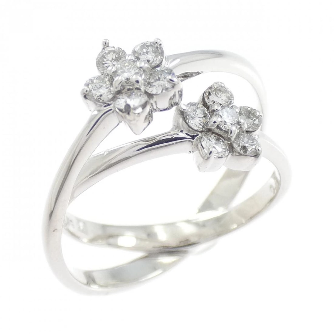 PONTE VECCHIO FLOWER DIAMOND RING: Ponte Vecchio Flower Diamond Ring Brand: Ponte Vecchio Type/Style: Ring Material: K18 white gold, Main Stone/Creation Natural Color: White Gold Size: US 5 3/4 Accessories: None Accessories Notice: