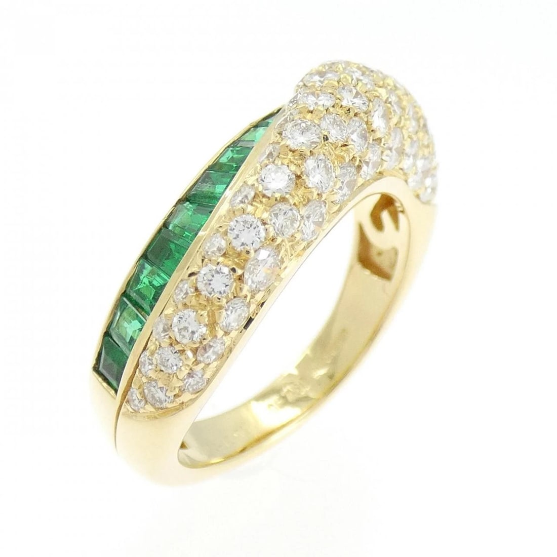 BOUCHERON SASHA RING: Boucheron Sasha Ring Brand: Boucheron Type/Style: Ring Material: 750 yellow gold, Main Stone/Creation Emerald Secondary Stone Natural Color: yellow gold Size: US 5 3/4 Accessories: None Accessories