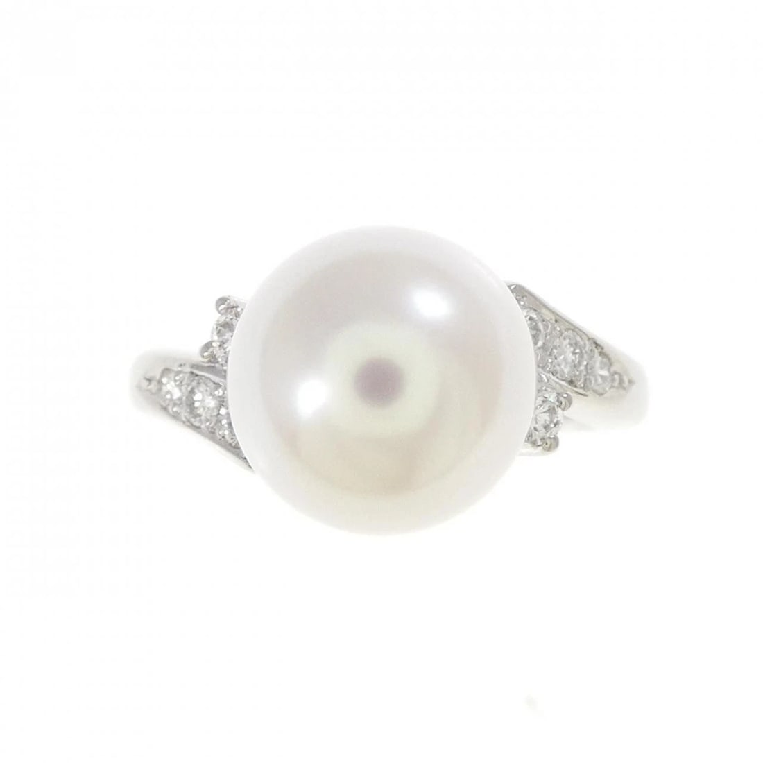 TASAKI WHITE BUTTERFLY PEARL RING: Tasaki White Butterfly Pearl Ring Brand: TASAKI Type/Style: Ring Material: Platinum900, Main Stone/Creation PearlSecondary Stone Natural Color: White Gold Size: US 4 Accessories: None Accessories