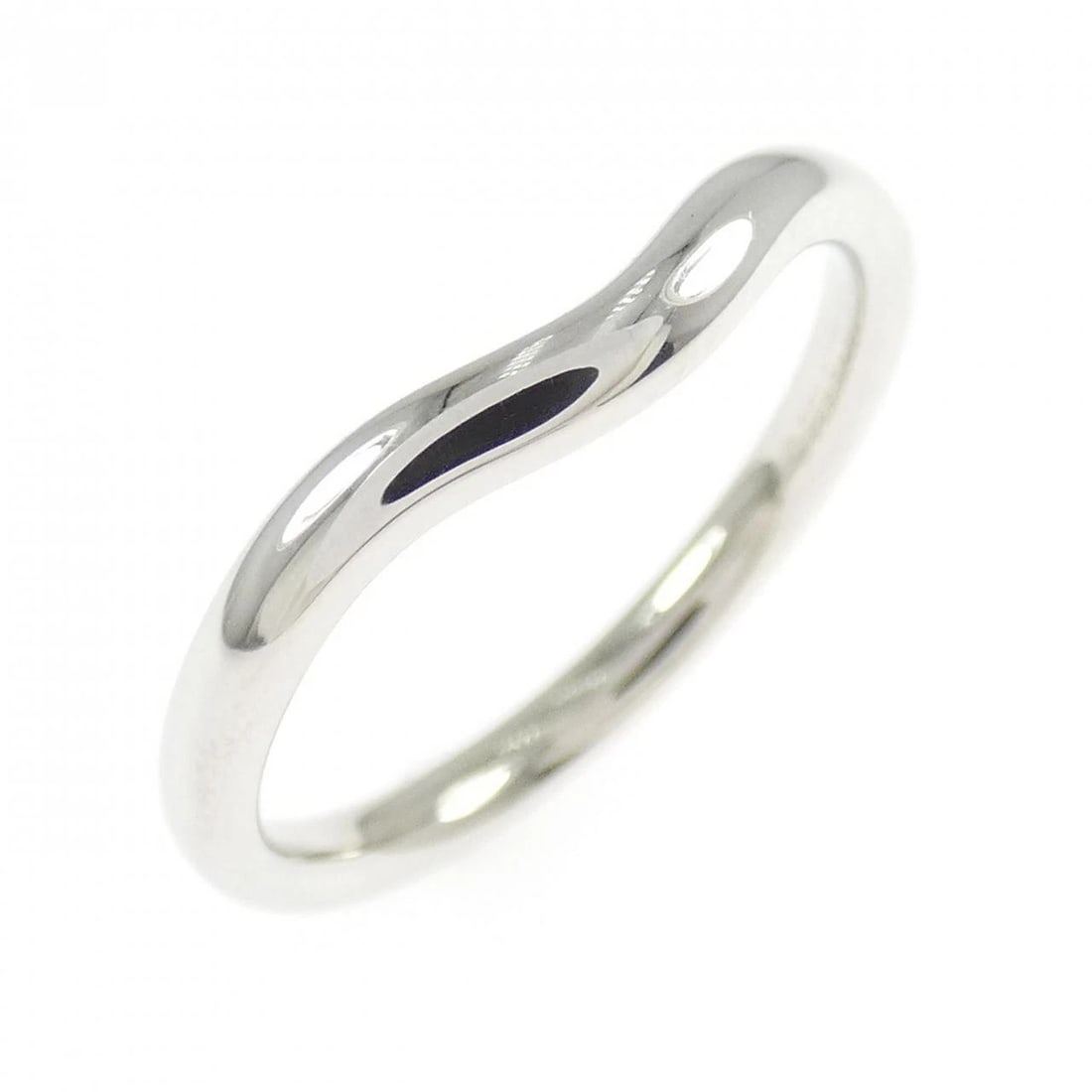 TIFFANY&CO. CURVED RING: TIFFANY&Co. Curved Ring Brand: TIFFANY&Co. Type/Style: Ring Material: Platinum950, Color: Platinum Size: US 5 3/4 Accessories: None Accessories Notice: When purchasing pre-owned goods, please refer