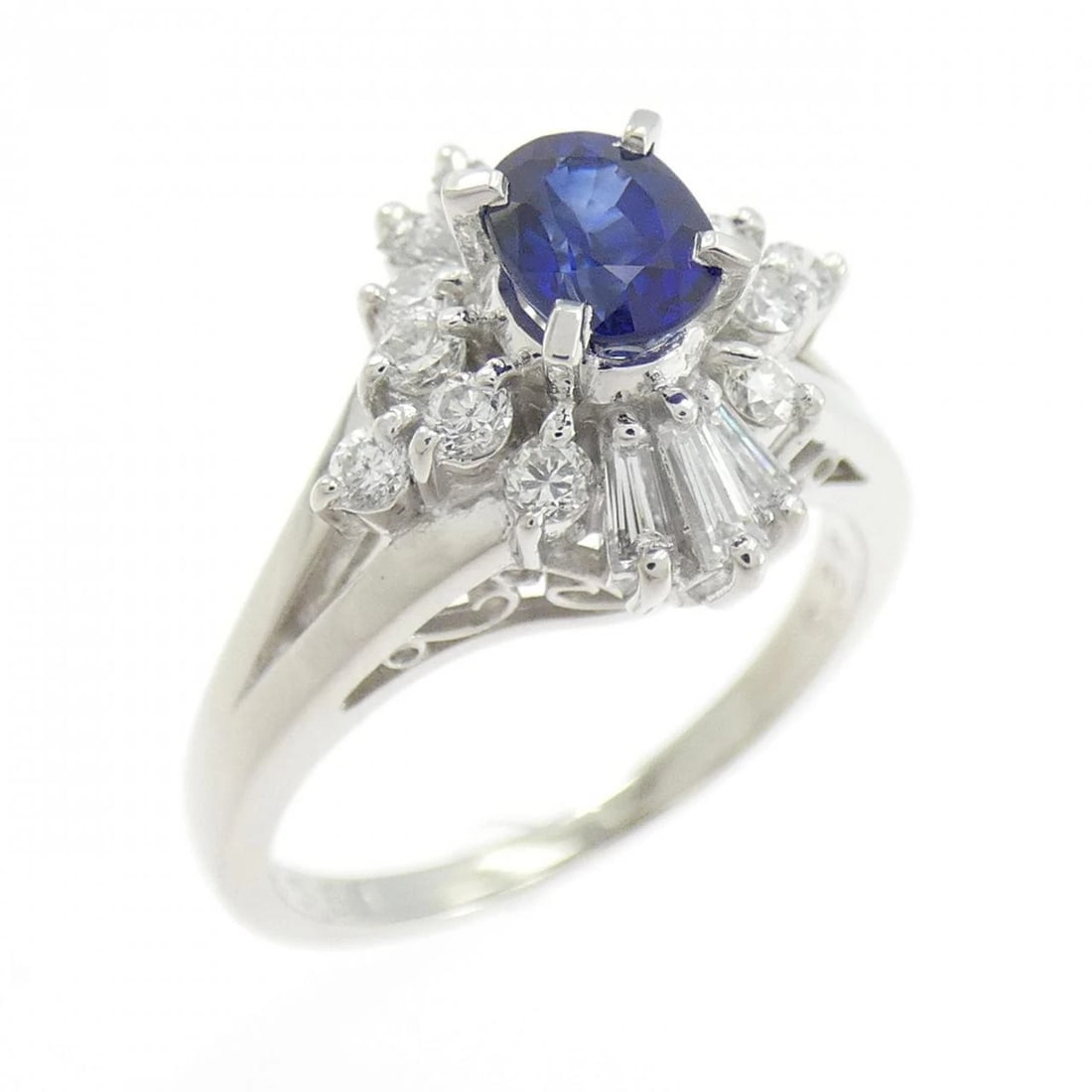 TASAKI SAPPHIRE RING: Tasaki Sapphire Ring Brand: TASAKI Type/Style: Ring Material: Platinum900, Color: White Size: US 5 1/2 Accessories: None Accessories Notice: When purchasing pre-owned goods, please refer to the
