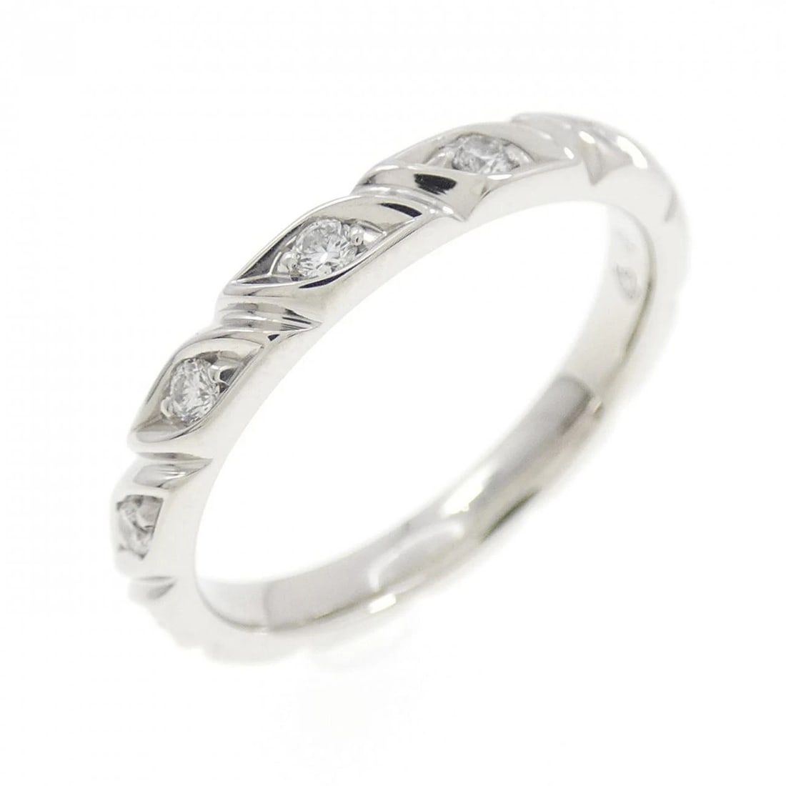 CHAUMET TORSADE RING: Chaumet Torsade Ring Brand: Chaumet Type/Style: Ring Material: Platinum950, Main Stone/Creation Natural Color: White Size: US 5 Accessories: None Accessories Notice: When purchasing pre-owned goods,