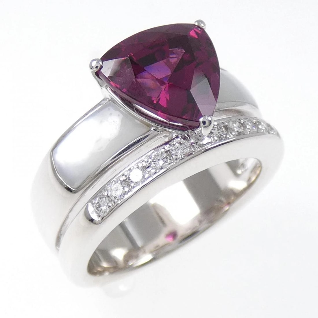 TASAKI GARNET RING: TASAKI Garnet Ring Brand: TASAKI Type/Style: Ring Material: K18 white gold, Main Stone/Creation Garnet Secondary Stone Mother of Pearl Color: None Size: US 6 1/4 Accessories: None Accessor