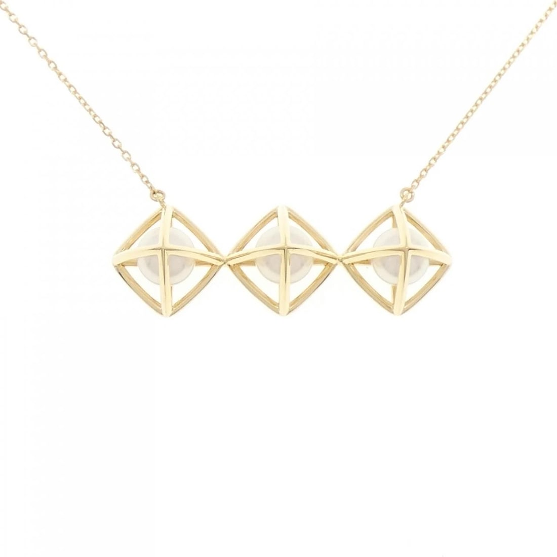 TASAKI AKOYA PEARL NECKLACE: Tasaki Akoya Pearl Necklace Brand: TASAKI Type/Style: Necklace Material: 750 yellow gold, Main Stone/Creation Akoya Pearl Color: yellow gold Size: 45-50cm Actual Size Pendant length approx. x width
