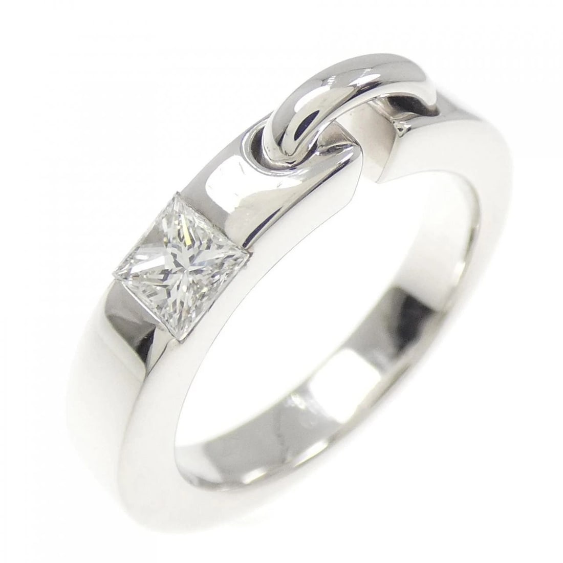 CHAUMET LIEN SIMPLE MOTIF SMALL RING: Chaumet Lien Simple Motif Small Ring Brand: Chaumet Type/Style: Ring Material: 750 white gold, Main Stone/Creation Natural Color: White Gold Size: US 5.5 Accessories: None Accessories Notice: When