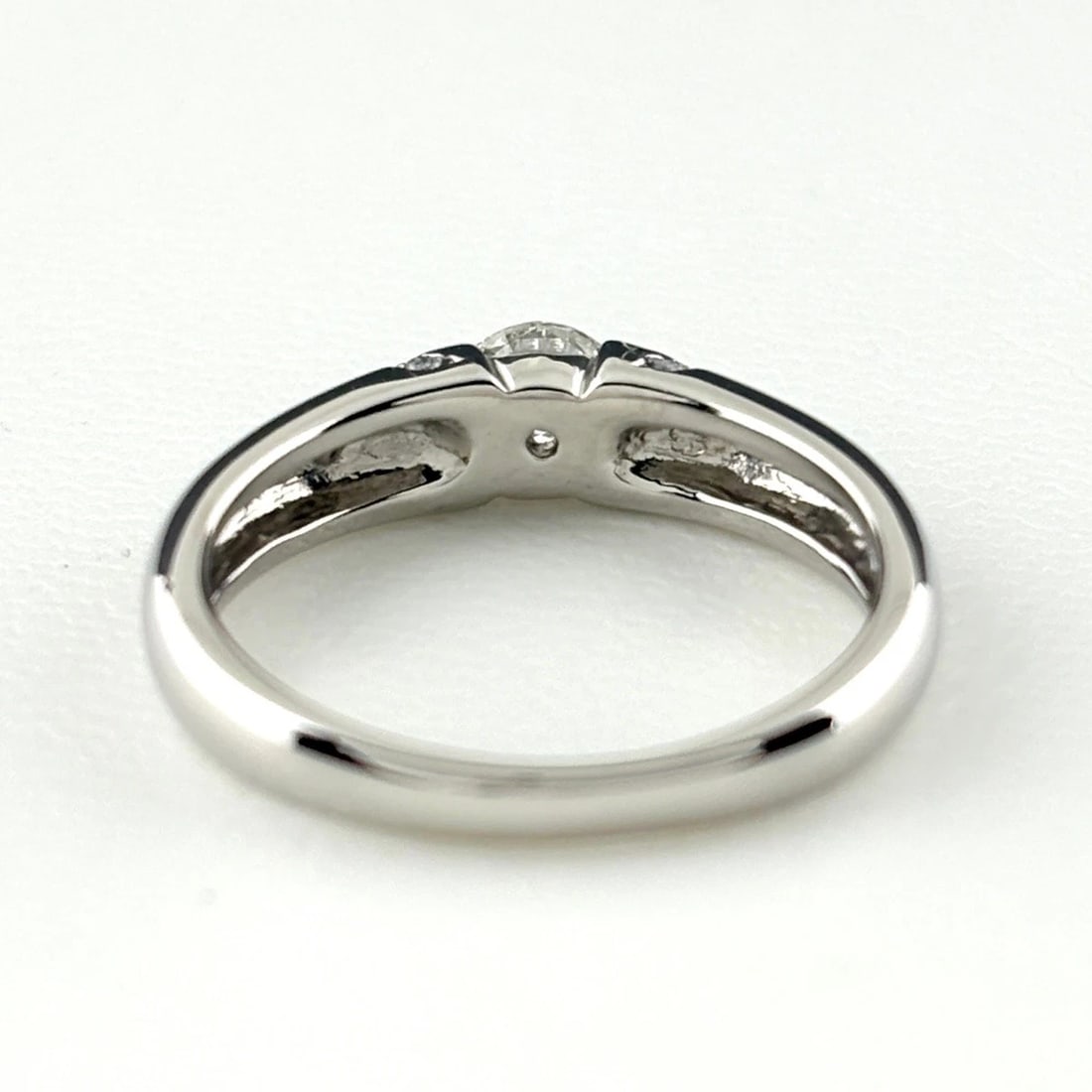 MELEE DIAMOND DESIGN PLATINUM RING - 2
