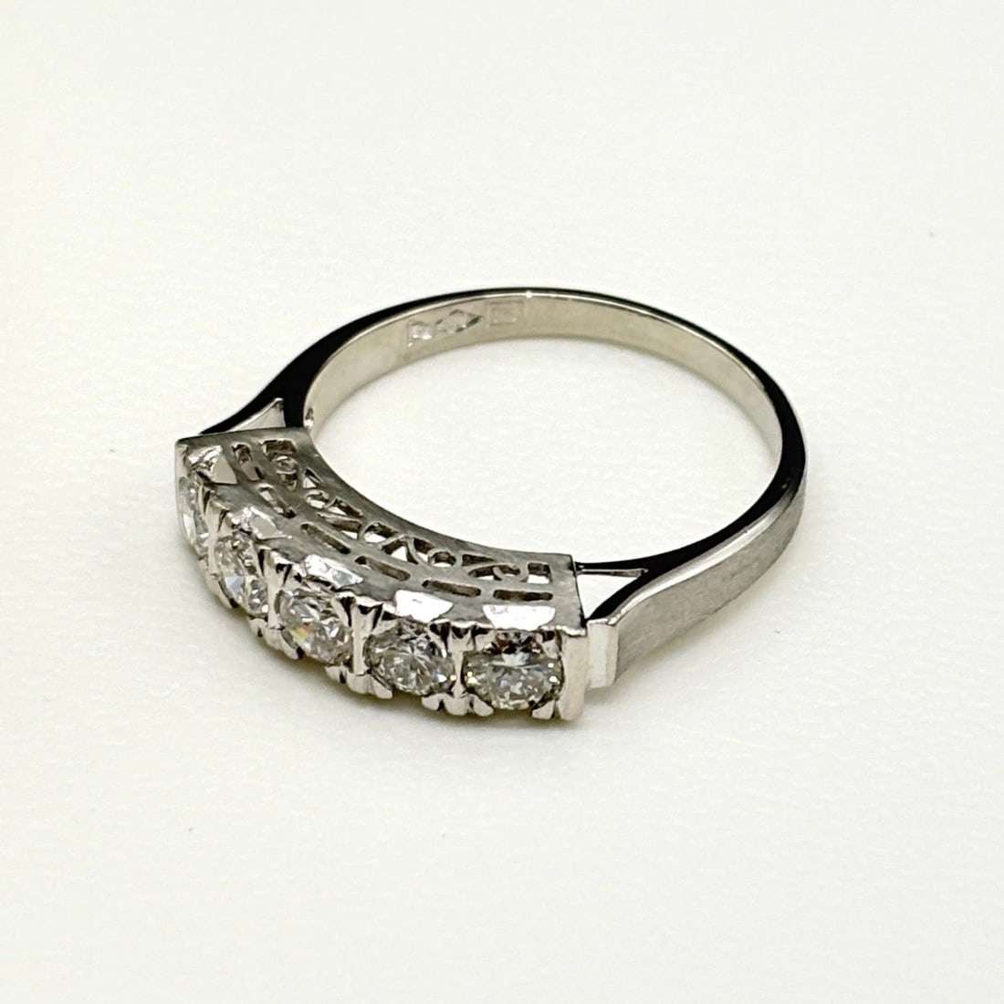 MELEE DIAMOND DESIGN PLATINUM RING - 3
