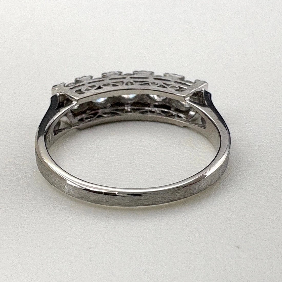 MELEE DIAMOND DESIGN PLATINUM RING - 4