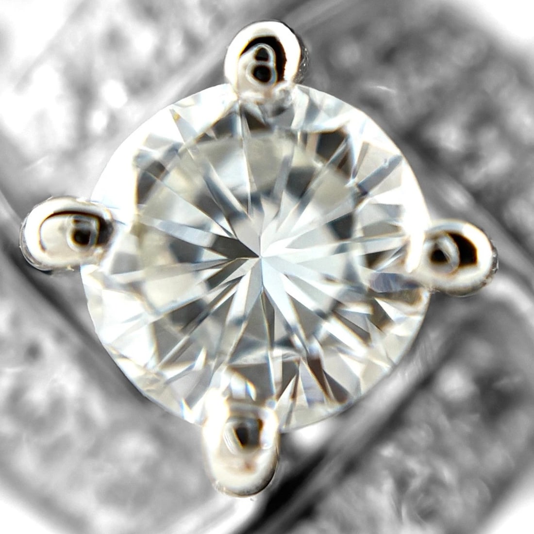 DIAMOND DESIGN PLATINUM RING - 2