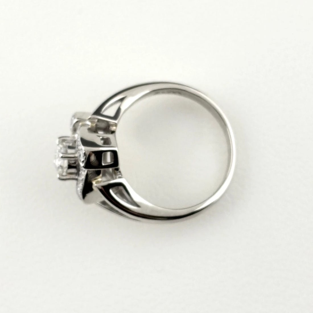 DIAMOND DESIGN PLATINUM RING - 4