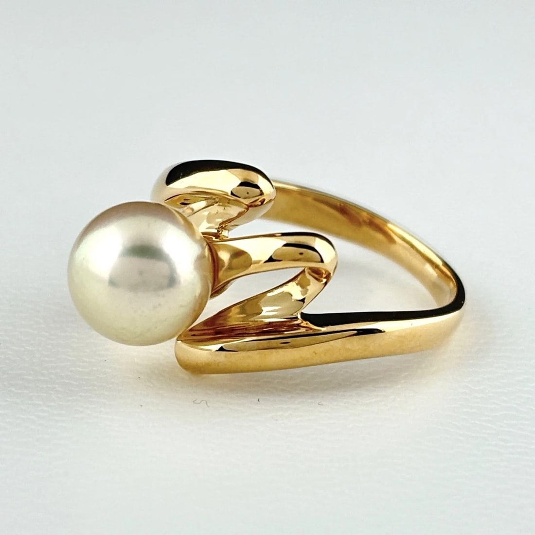 TASAKI PEARL DESIGN YG YELLOWGOLD RING: TASAKI pearl design YG YellowGold Ring Brand: TASAKI Type/Style: Ring Material: 18KYellowGold, Main Stone/Creation Pearl diamond Color: YellowGold Size: US 6 Accessories: None Accessories Notice: