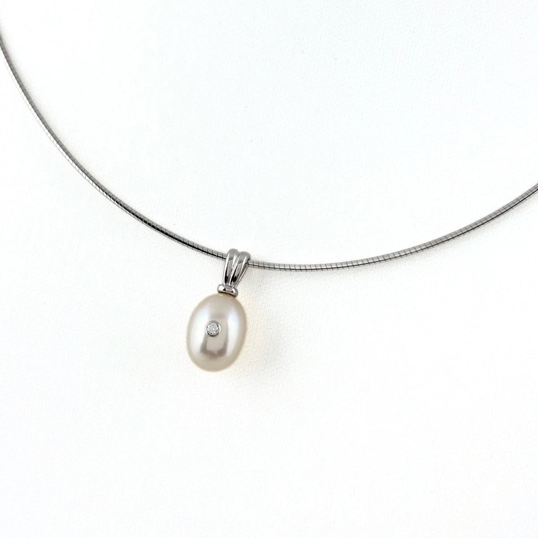 MIKIMOTO PEARL PENDANT MELEE DIAMOND NECKLACE: MIKIMOTO Pearl Pendant melee diamond Necklace Brand: Unbranded Type/Style: Necklace Material: 18K, Main Stone/Creation Pearl diamond Color: Size: Chain / code 42cm(16.5") Chain width 0.9mm(0.0") Total