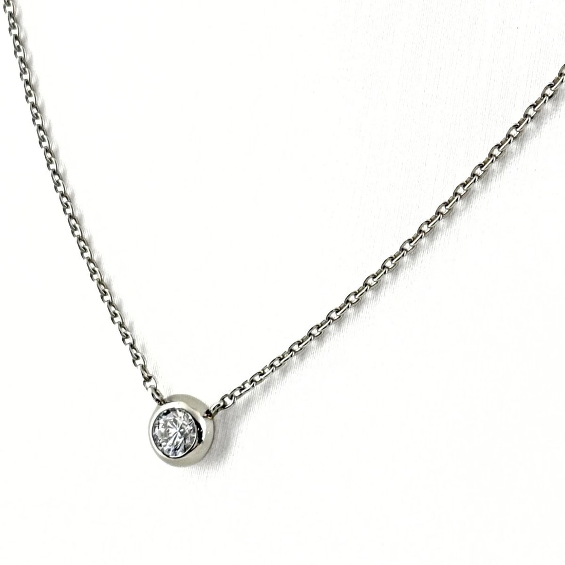 STAR JEWELRY MELEE DIAMOND DESIGN NECKLACE: STAR JEWELRY melee diamond design necklace Brand: STAR JEWELRY Type/Style: Necklace Material: Pt900, Main Stone/Creation Natural Color: Silver Size: Chain width 1.0mm(0.0") Pendant size 5.6?5.6mm(0.2"