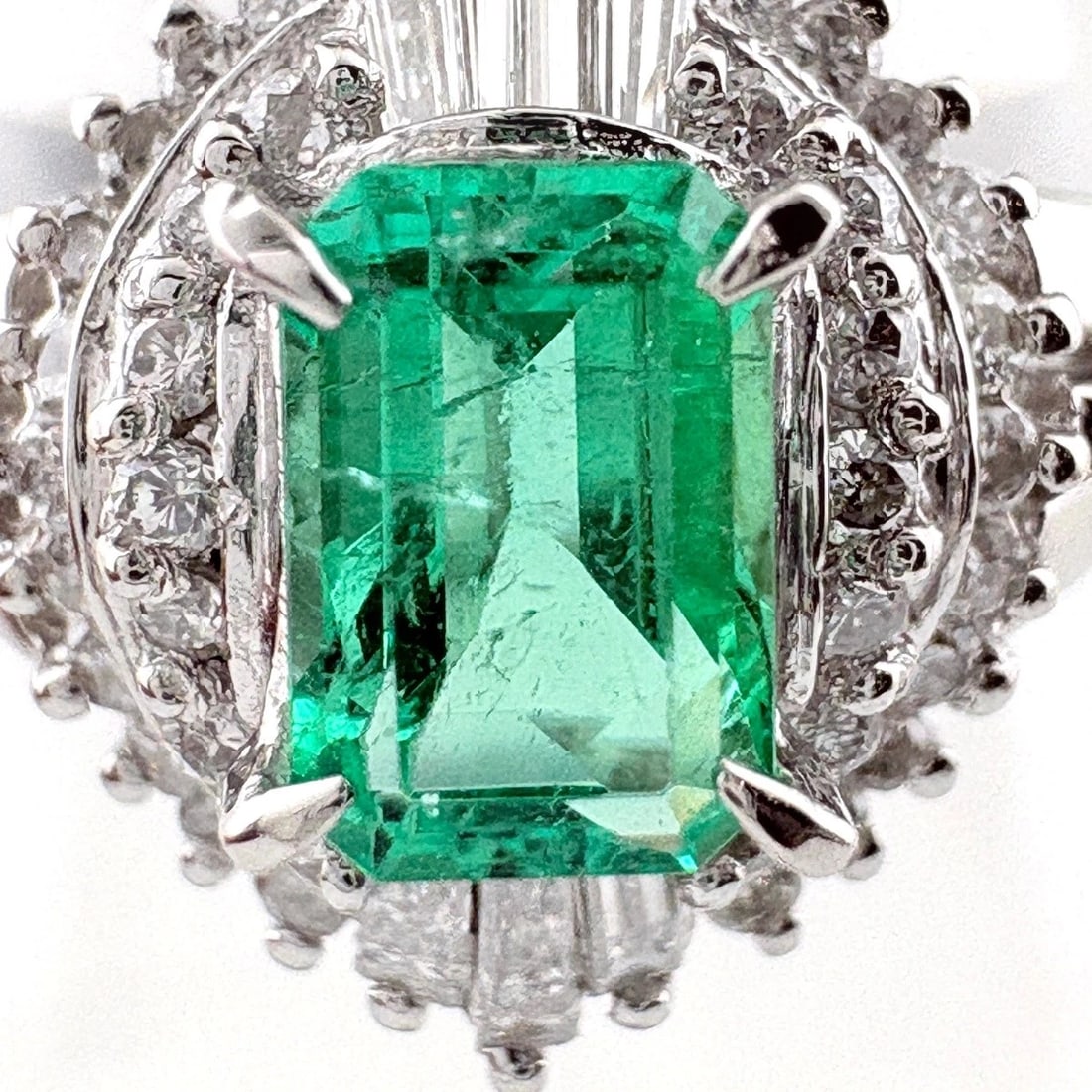 EMERALD DESIGN PLATINUM MELEE DIAMOND RING - 2