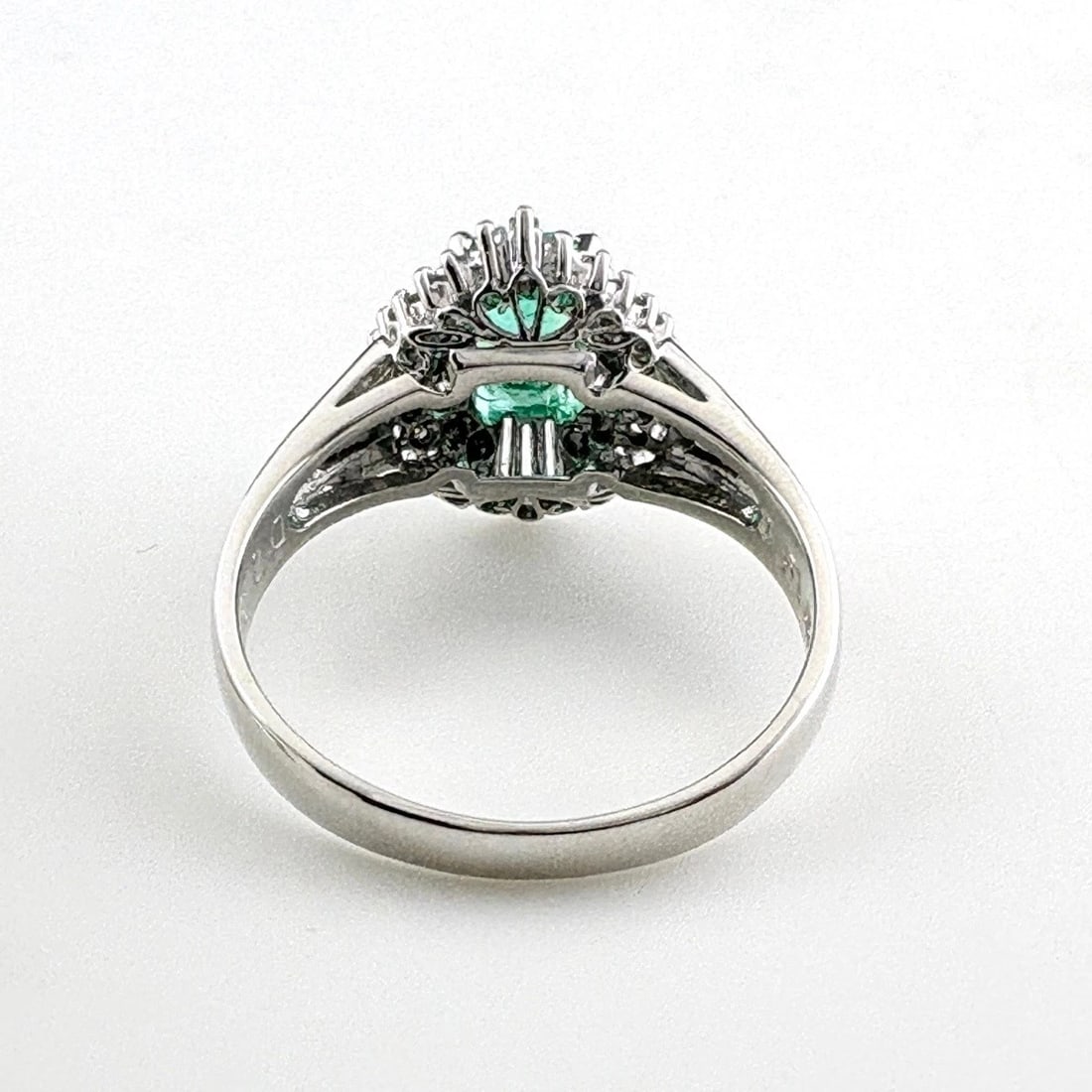EMERALD DESIGN PLATINUM MELEE DIAMOND RING - 4