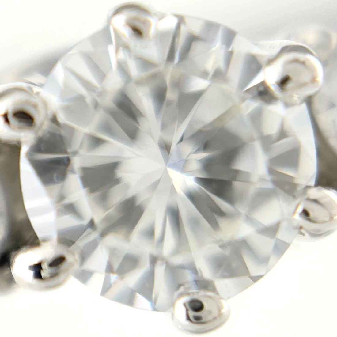 DIAMOND DESIGN PLATINUM MELEE RING - 2