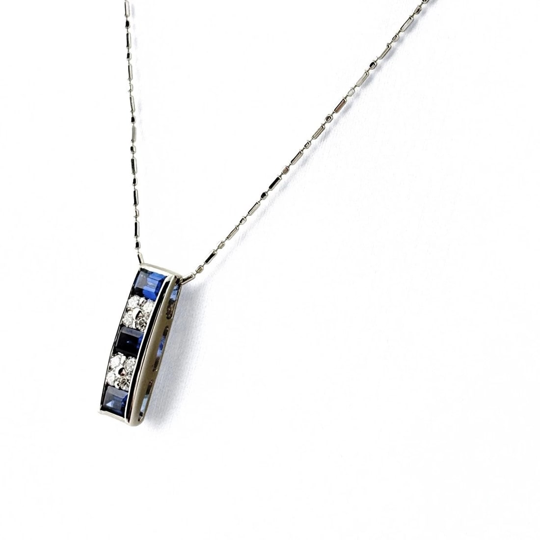 SAPPHIRE DESIGN NECKLACE PLATINUM MELEE DIAMOND PENDANT: Sapphire design necklace Platinum melee diamond Pendant Brand: Unbranded Type/Style: Necklace Material: Pt900 Pt850, Main Stone/Creation Sapphire Diamond Color: None Size: Chain / code