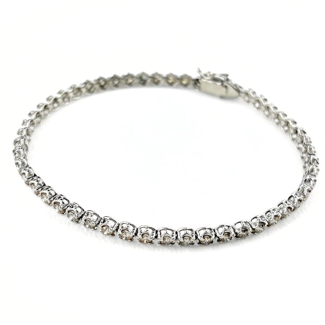 TENNIS BRACELET WG WHITEGOLD BRACELET MELEE DIAMOND: Tennis bracelet WG WhiteGold Bracelet melee diamond Brand: Unbranded Type/Style: Bracelet Material: 18K WG, Main Stone/Creation Natural Color: White Gold Size: Maximum Bracelet width 3.5mm(0.1")