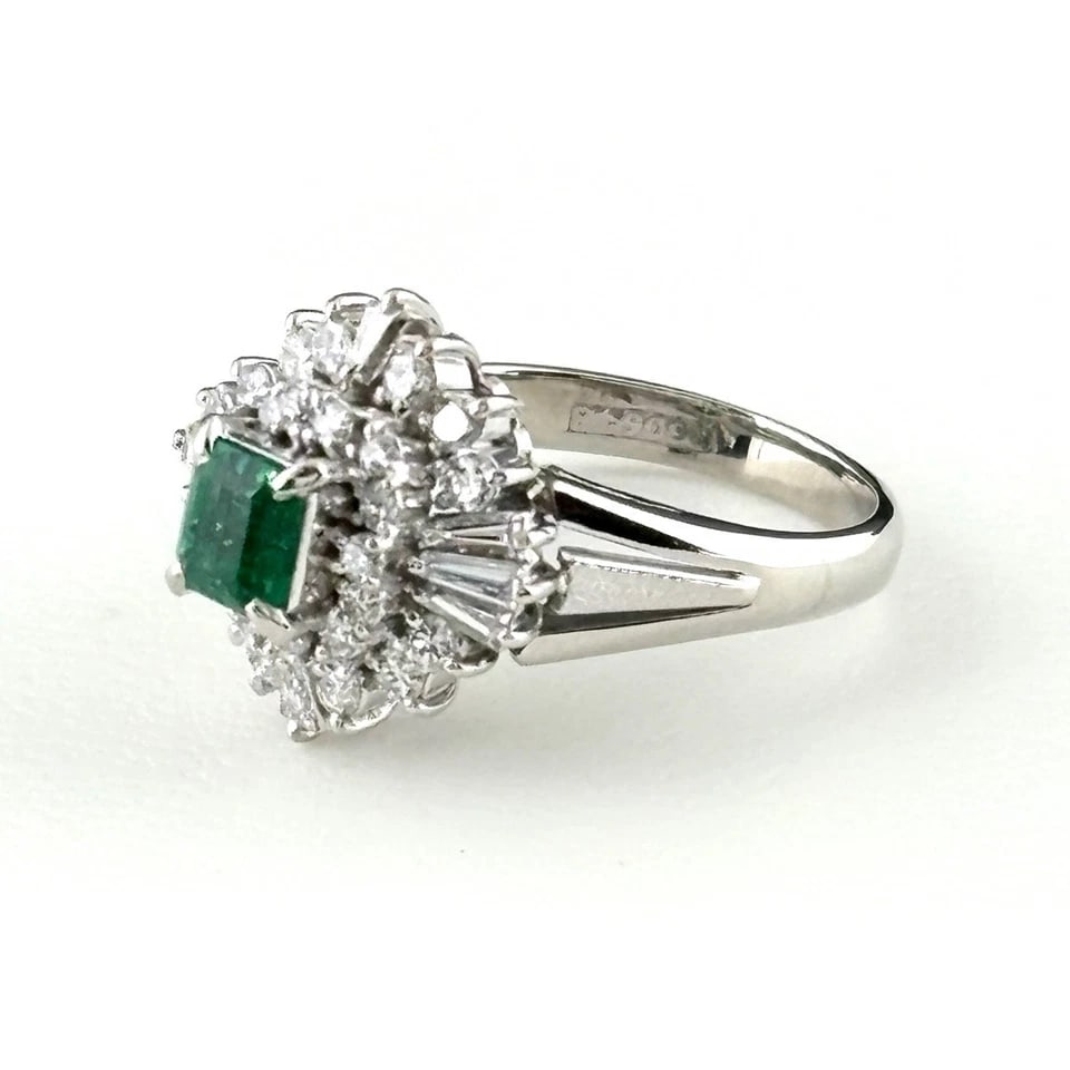 EMERALD DESIGN PLATINUM MELEE DIAMOND RING: emerald design Platinum melee diamond Ring Brand: Unbranded Type/Style: Ring Material: Pt900, Main Stone/Creation Emerald diamond Color: None Size: US 4.5 to 5 Accessories: None Accessories Notice: