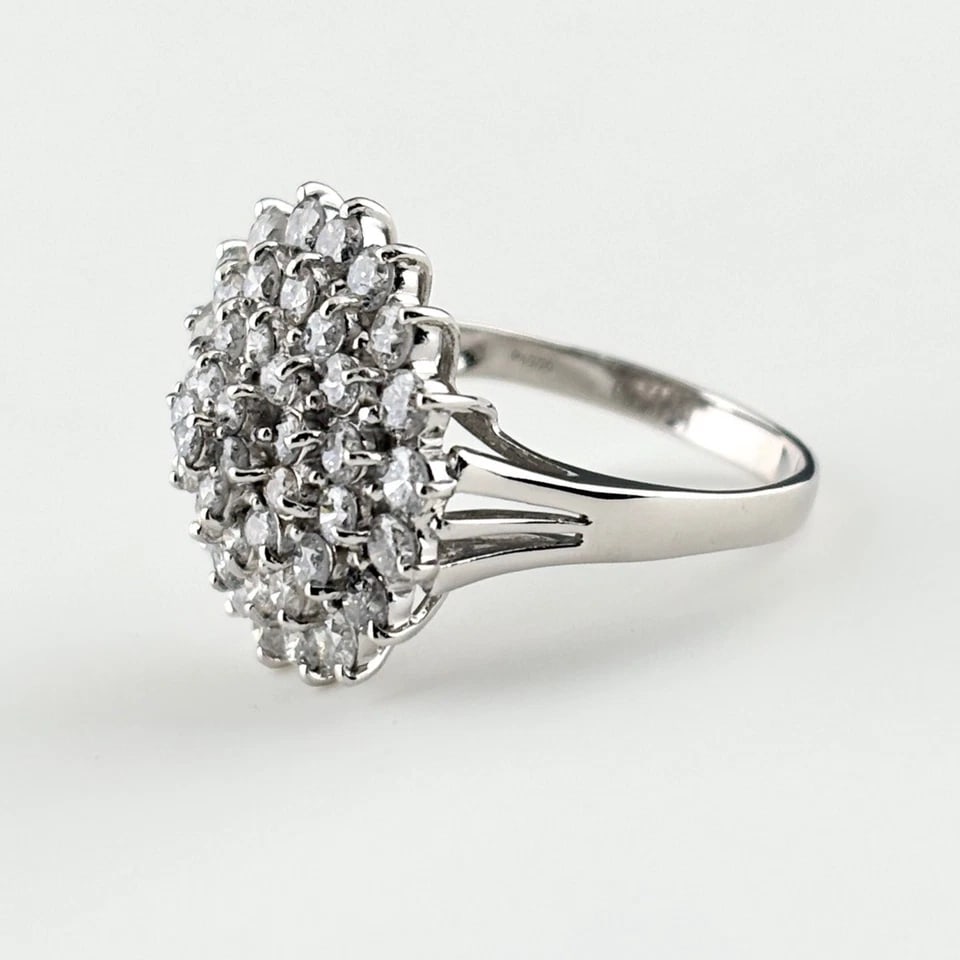 FLOWER MOTIF DESIGN PLATINUM MELEE DIAMOND RING: flower motif design Platinum melee diamond Ring Brand: Unbranded Type/Style: Ring Material: Pt900, Main Stone/Creation Natural Color: None Size: US 7 to 7.5 Accessories: None Accessories N